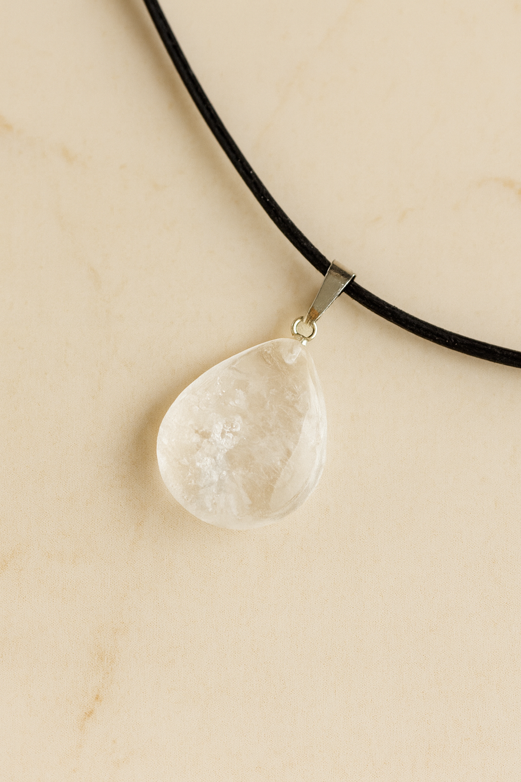 Pendentif en Cristal de Roche – Forme Goutte