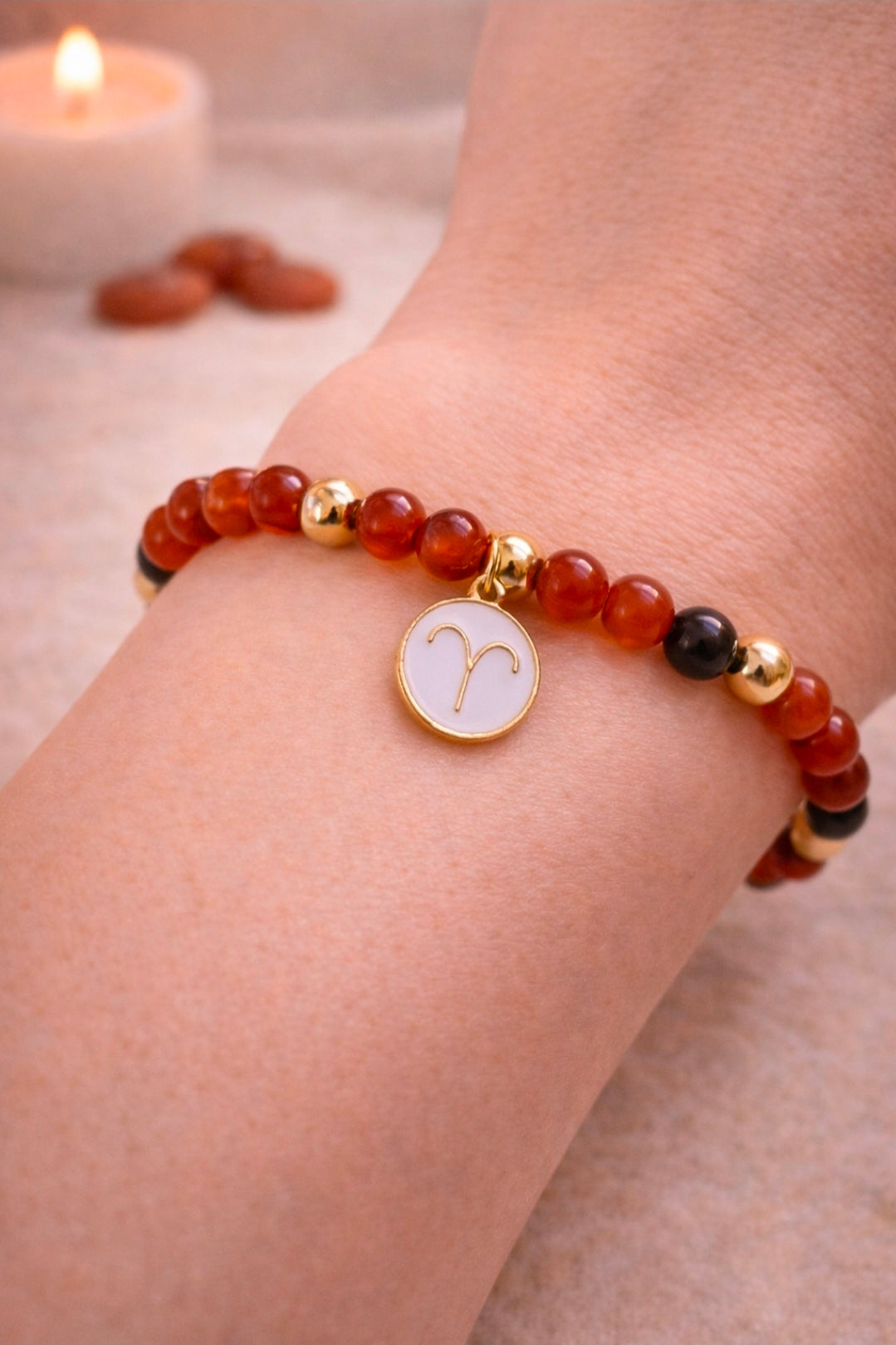 Bracelet Bélier en cornaline, hématite dorée et grenat 6mm
