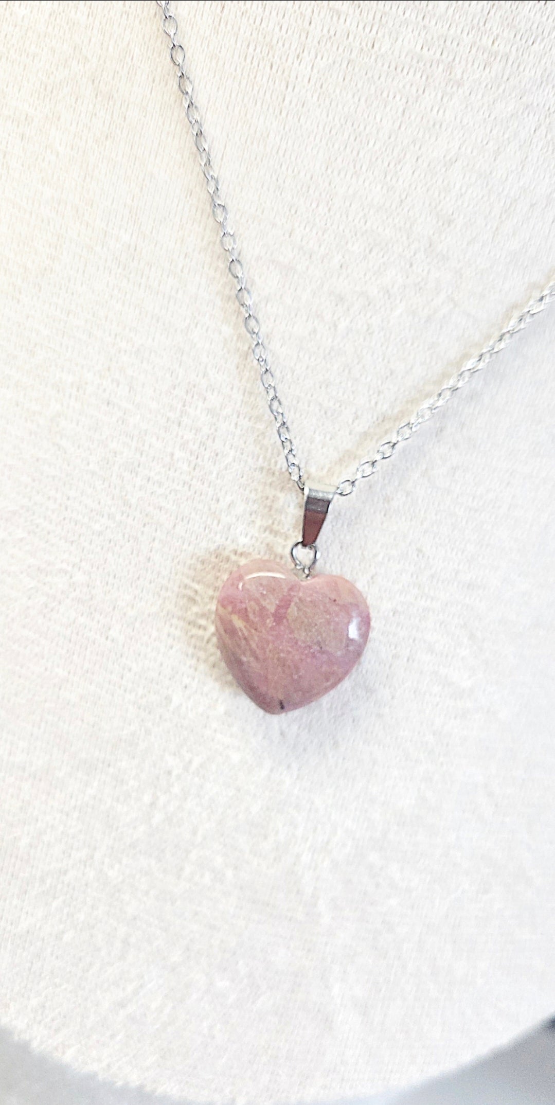 Pendentif Cœur en Rhodonite – Guérison & Confiance en soi