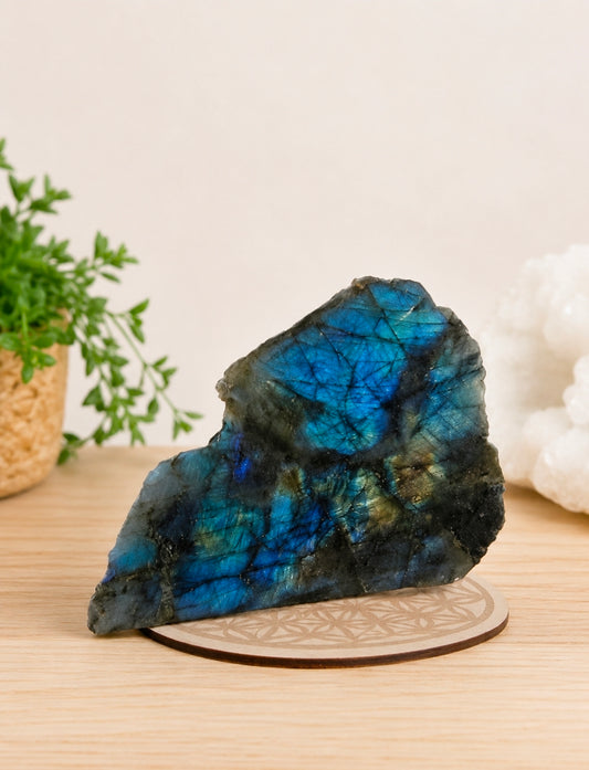 Labradorite AA forme libre – Protection énergétique & Apaisement