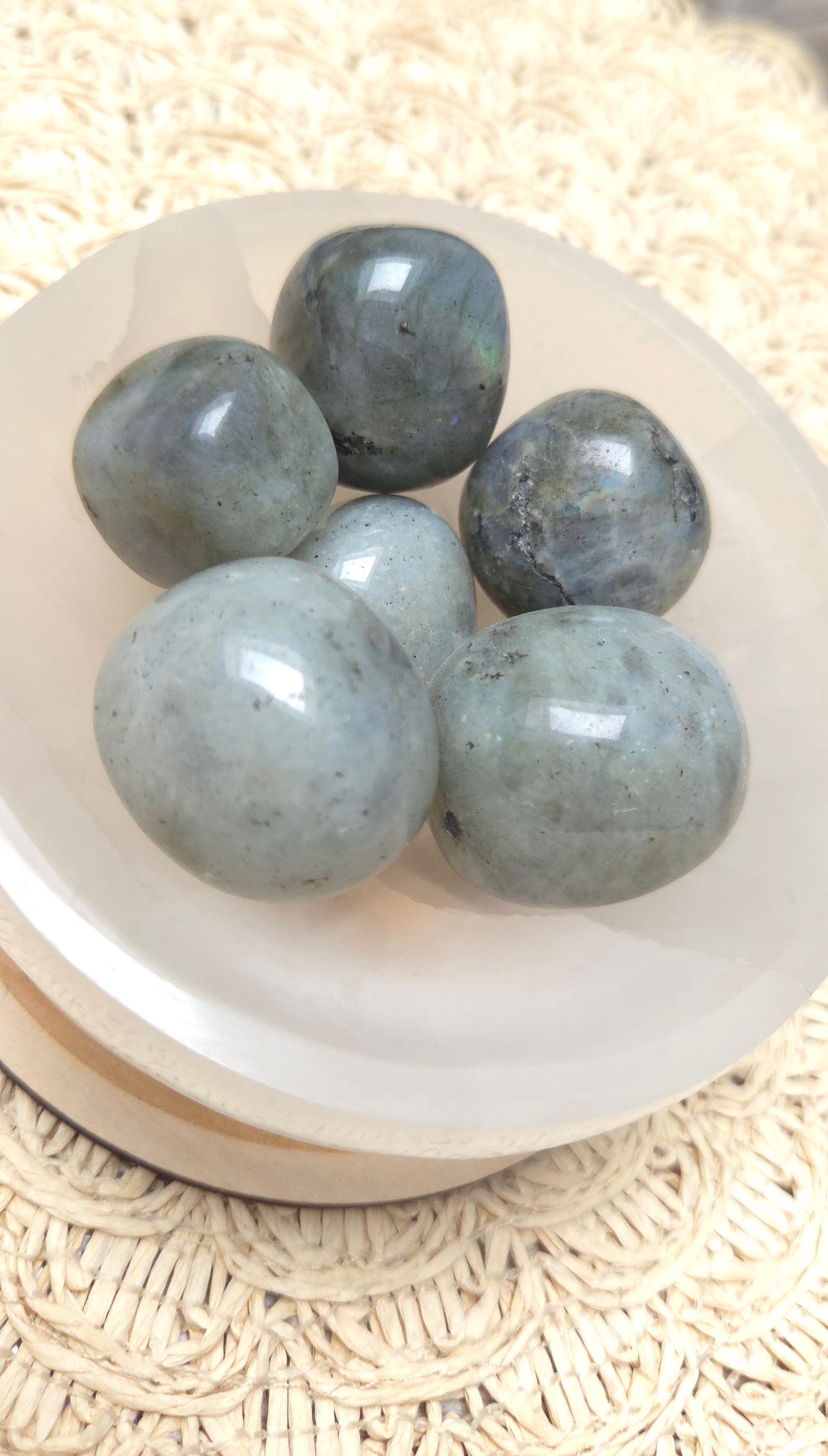 Labradorite – Protection & intuition