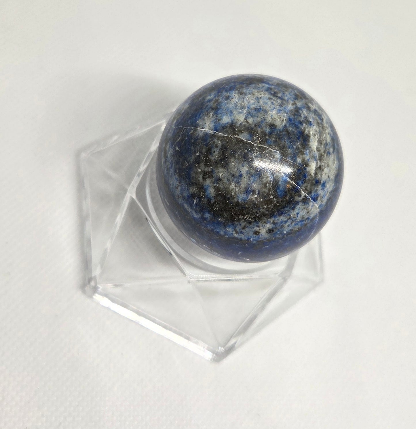 Sphère en Lapis-Lazuli avec Socle – Vérité, Intuition & Énergie Royale (40/50 mm)