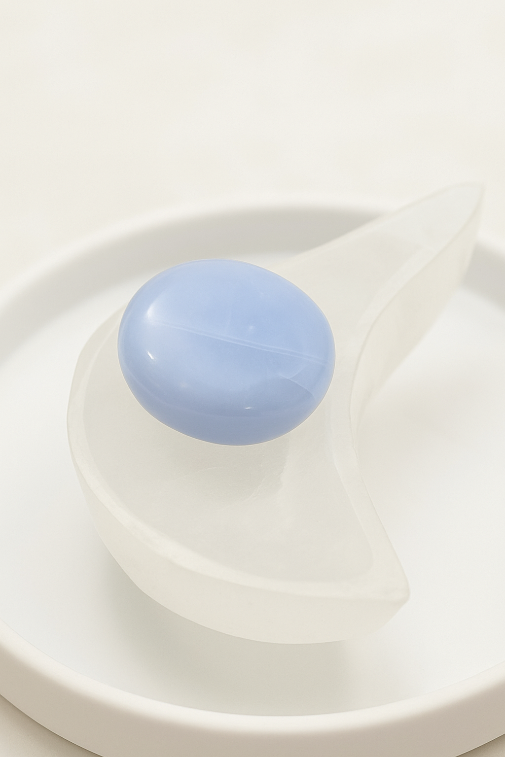 Galet calcédoine bleue AA (environ 50g)