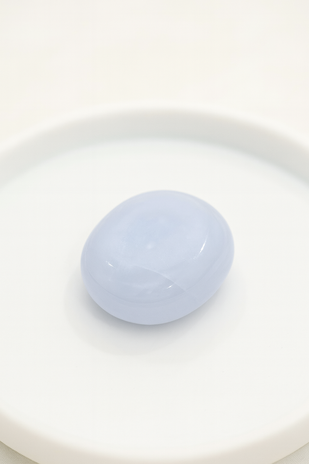 Galet calcédoine bleue AA (environ 50g)