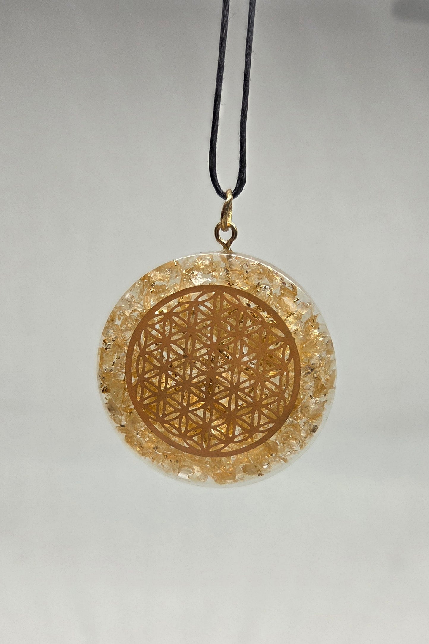 Collier Orgonite Citrine – Fleur de Vie