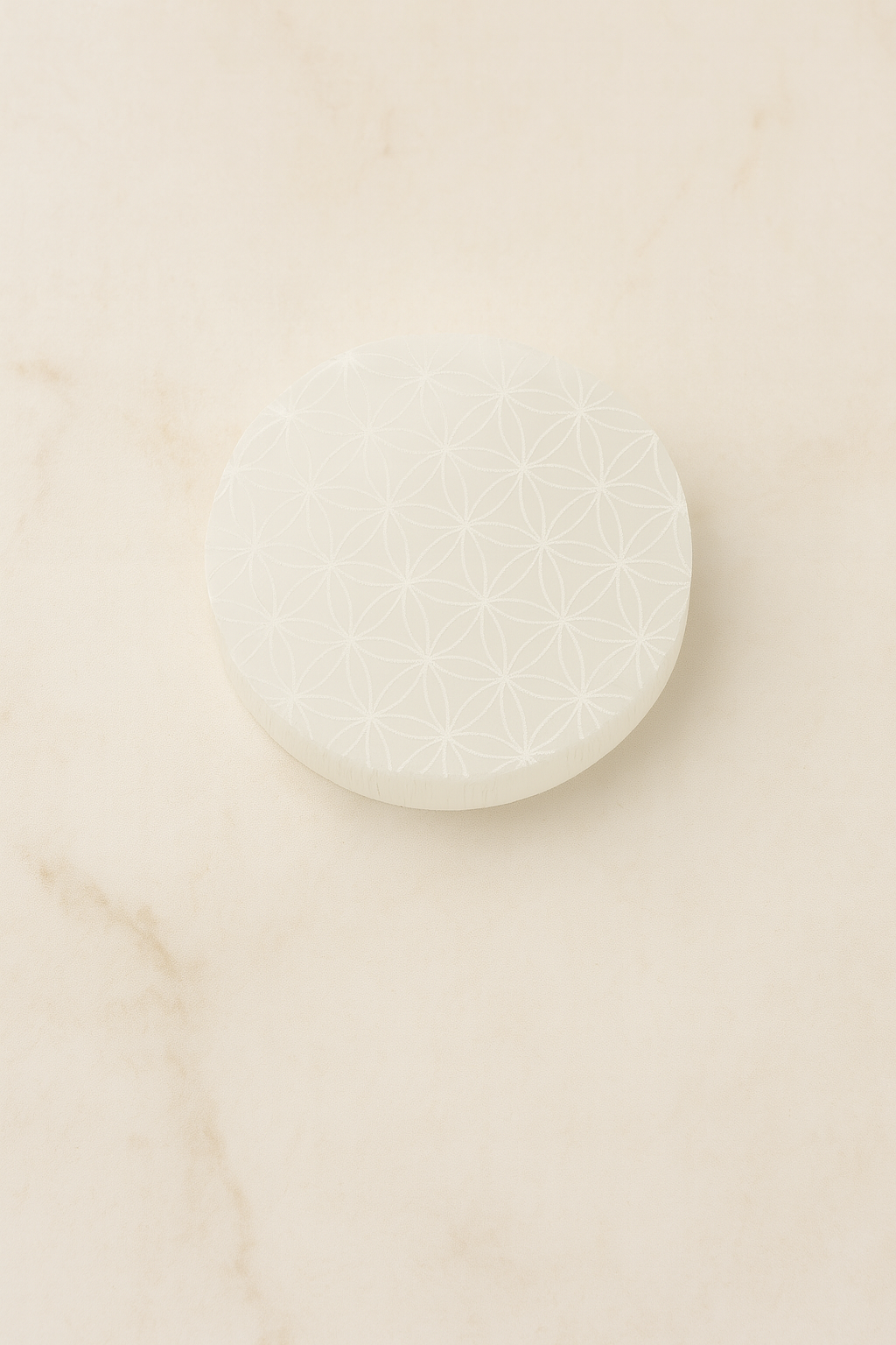 Plaque de charge en sélénite — symbole Fleur de Vie